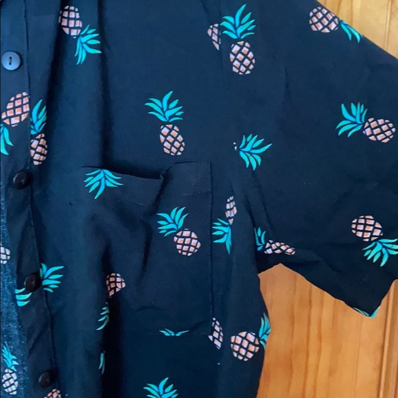 Cropped Pineapple Button Up Blouse - Picture 5 of 5